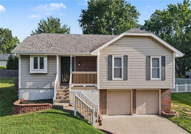 Photo 1 of Sale Pending at 107 Nw Leann Dr, Blue Springs, MO 64014 | MLS# 2637996 | Listing updated on 2026-09-03