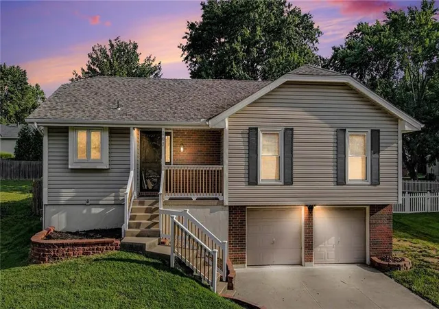 Photo 2 of Sale Pending at 107 Nw Leann Dr, Blue Springs, MO 64014 | MLS# 2637996 | Listing updated on 2026-09-03
