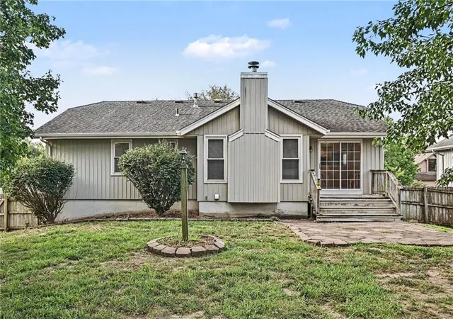 Photo 4 of Sale Pending at 107 Nw Leann Dr, Blue Springs, MO 64014 | MLS# 2637996 | Listing updated on 2026-09-03