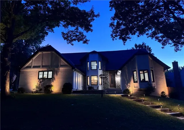 1st image of 8230 W 99th St, Overland Park, KS 66212 | MLS# 2638003