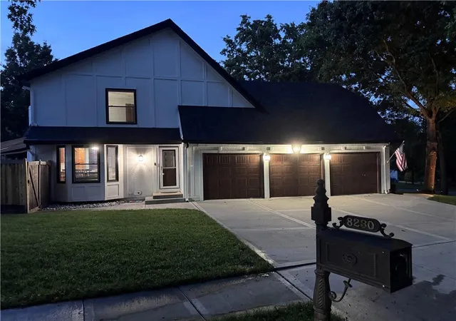 2nd image of 8230 W 99th St, Overland Park, KS 66212 | MLS# 2638003