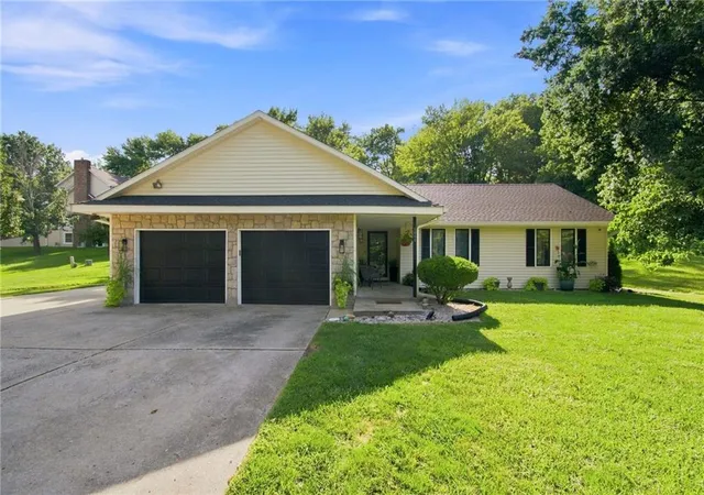 1st image of 1006 Garner St, Richmond, MO 64085 | MLS# 2638009