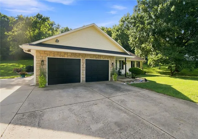 3rd image of 1006 Garner St, Richmond, MO 64085 | MLS# 2638009