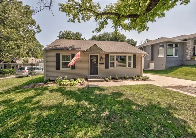 2nd image of 5531 Reeds Rd, Mission, KS 66202 | MLS# 2638011