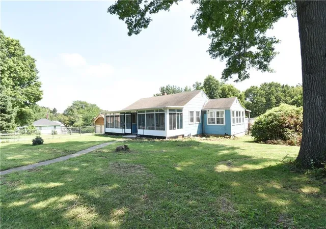 Photo 3 of Single family home for sale at 3715 N River Blvd, Independence, MO 64050 | MLS# 2638013 | Listing updated on 2026-09-13