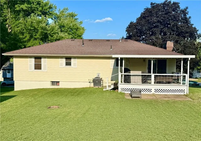 Photo 3 of Sale Pending at 6106 N 25th Street Ter, St Joseph, MO 64505 | MLS# 2638015 | Listing updated on 2026-08-23