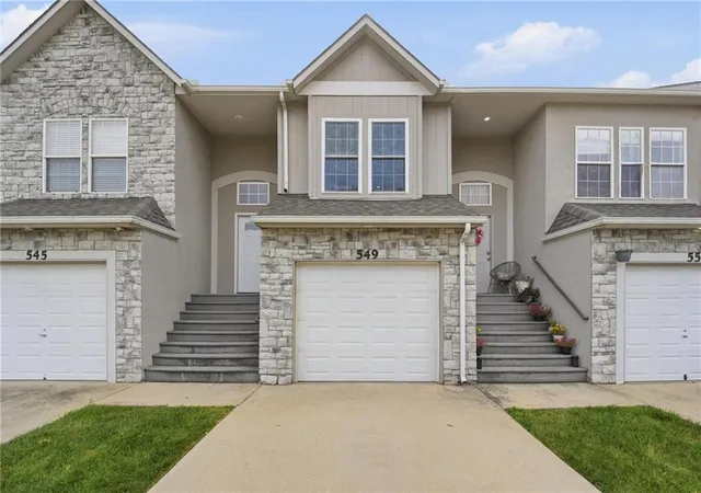 1st image of 549 S Woodson Ln, Gardner, KS 66030 | MLS# 2638017