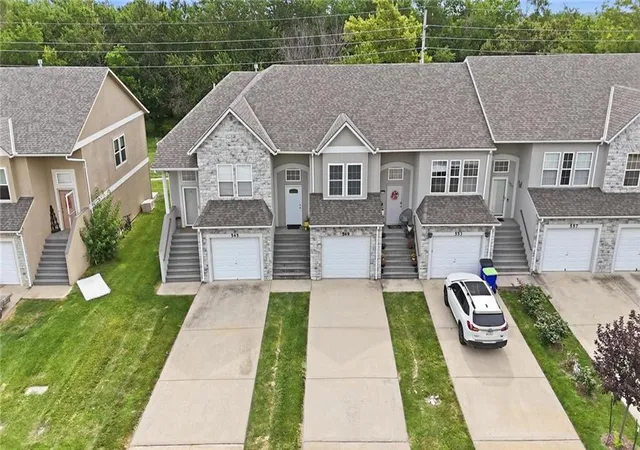 35th image of 549 S Woodson Ln, Gardner, KS 66030 | MLS# 2638017