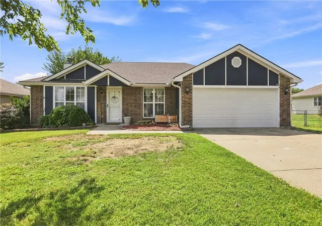 Photo 1 of Single family home for sale at 1002 N Hampton Dr, Warrensburg, MO 64093 | MLS# 2638020 | Listing updated on 2026-09-05