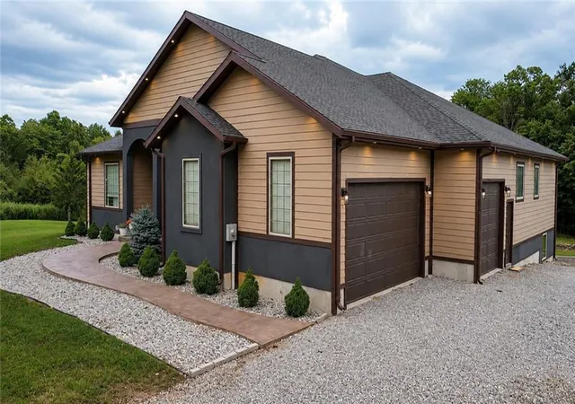 Photo 3 of Single family home for sale at 23500 Hope Ln, Sedalia, MO 65301 | MLS# 2638026 | Listing updated on 2026-10-07
