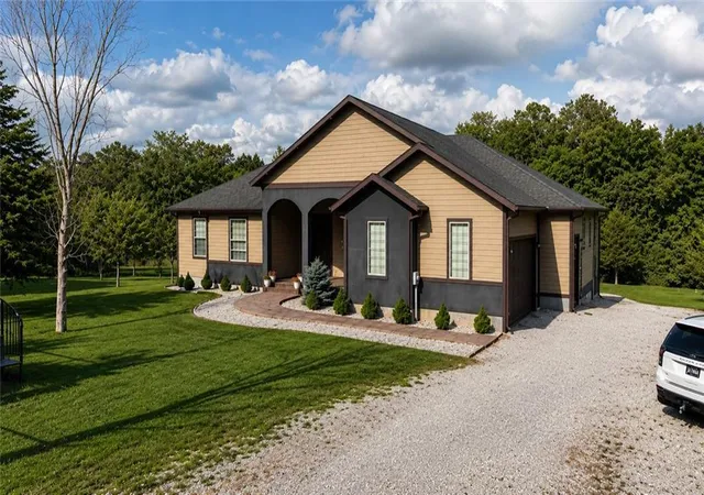 Photo 3 of Single family home for sale at 23500 Hope Ln, Sedalia, MO 65301 | MLS# 2638026 | Listing updated on 2026-10-07