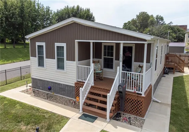 Photo 1 of Sale Pending at 120 S 17th St, St Joseph, MO 64501 | MLS# 2638030 | Listing updated on 2026-09-13