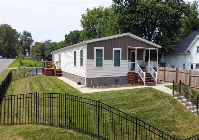 Photo 2 of Single family home for sale at 120 S 17th St, St Joseph, MO 64501 | MLS# 2638030 | Listing updated on 2026-08-27
