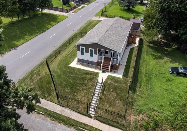 Photo 3 of Single family home for sale at 120 S 17Th St, St Joseph, MO 64501 | MLS# 2638030 | Listing updated on 2026-08-27