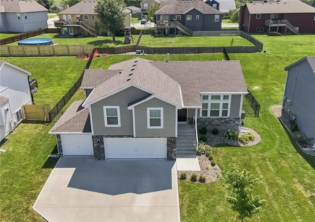2nd image of 800 Wright St, Pleasant Hill, MO 64080 | MLS# 2638031
