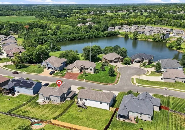3rd image of 800 Wright St, Pleasant Hill, MO 64080 | MLS# 2638031