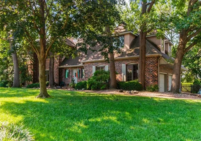 2nd image of 4900 Whitney Dr, Independence, MO 64055 | MLS# 2638045