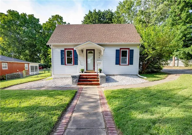 1st image of 526 Reaser St, Leavenworth, KS 66048 | MLS# 2638046