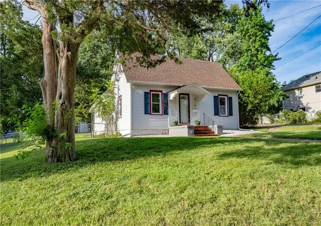 2nd image of 526 Reaser St, Leavenworth, KS 66048 | MLS# 2638046