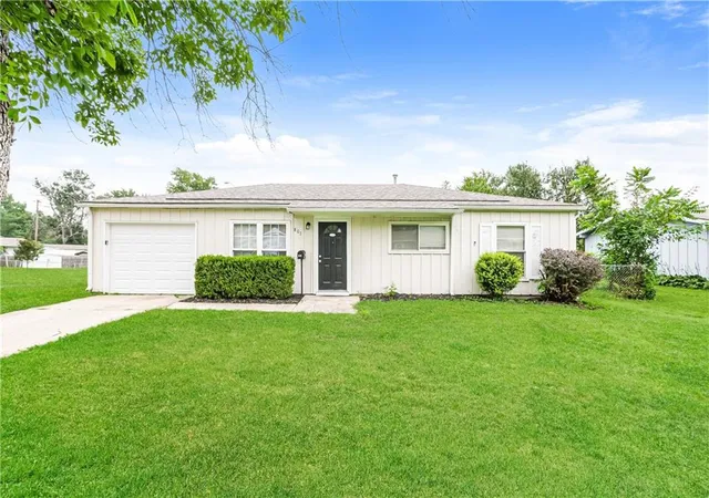 1st image of 807 N Ponca Dr, Independence, MO 64056 | MLS# 2638047