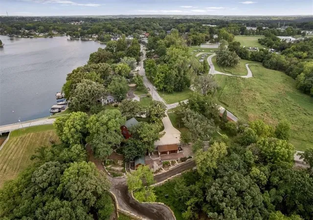 1st image of 1 Anchor Dr, Lake Tapawingo, MO 64015 | MLS# 2638051