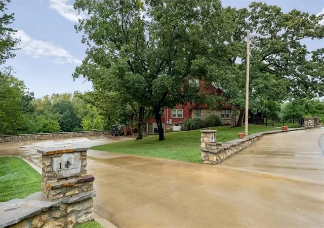 4th image of 1 Anchor Dr, Lake Tapawingo, MO 64015 | MLS# 2638051