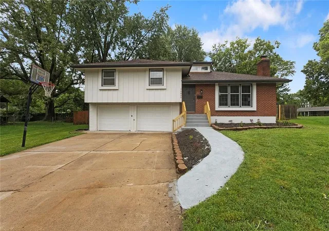Photo 1 of Single family home for sale at 10805 E 65th St, Raytown, MO 64133 | MLS# 2638052 | Listing updated on 2026-09-02