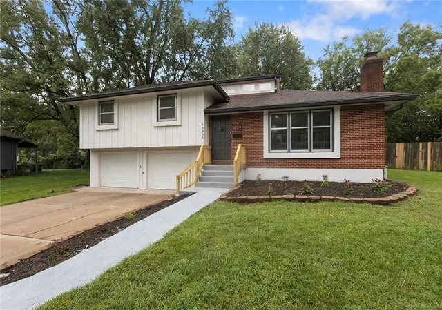 Photo 2 of Sale Pending at 10805 E 65th St, Raytown, MO 64133 | MLS# 2638052 | Listing updated on 2026-09-20