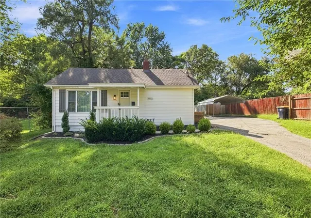 1st image of 9022 Grand Ave, Kansas City, MO 64114 | MLS# 2638054