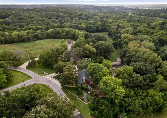 Photo 3 of Sale Pending at 267 & 266 Sw Tapawingo Ln, Blue Springs, MO 64015 | MLS# 2638055 | Listing updated on 2026-09-08