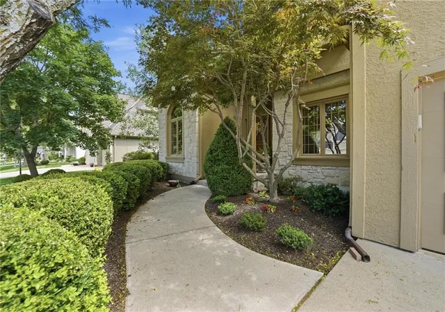 image of 14227 Eby St, Overland Park, KS 66221 | MLS# 2638056