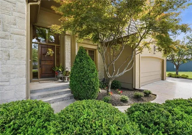 image of 14227 Eby St, Overland Park, KS 66221 | MLS# 2638056