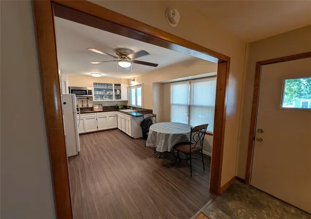 Photo 2 of Single family home for sale at 618 N Cherry St, Cameron, MO 64429 | MLS# 2638062 | Listing updated on 2026-10-01