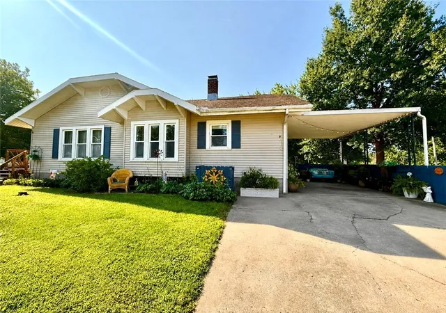 2nd image of 604 S Mulberry St, Maryville, MO 64468 | MLS# 2638065