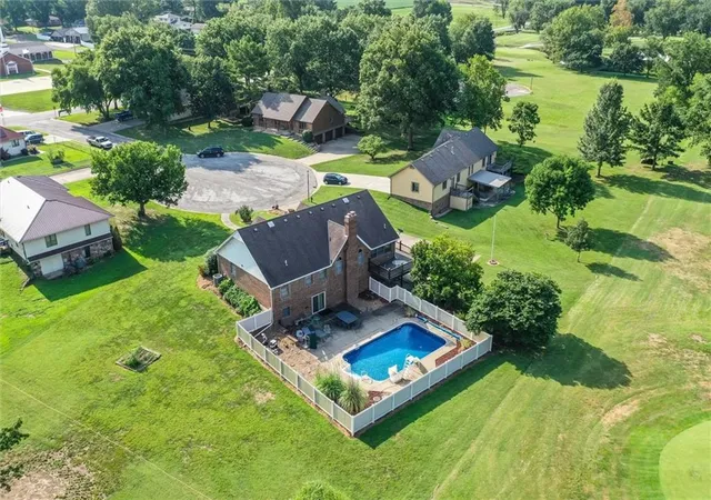 Photo 3 of Single family home for sale at 6 Willowgreen Dr, Butler, MO 64730 | MLS# 2638071 | Listing updated on 2026-09-28