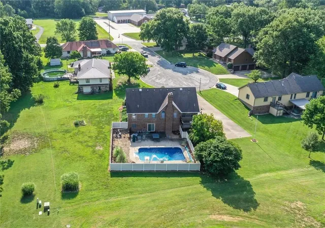 Photo 3 of Single family home for sale at 6 Willowgreen Dr, Butler, MO 64730 | MLS# 2638071 | Listing updated on 2026-09-28