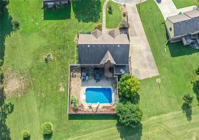 Photo 4 of Single family home for sale at 6 Willowgreen Dr, Butler, MO 64730 | MLS# 2638071 | Listing updated on 2026-09-28