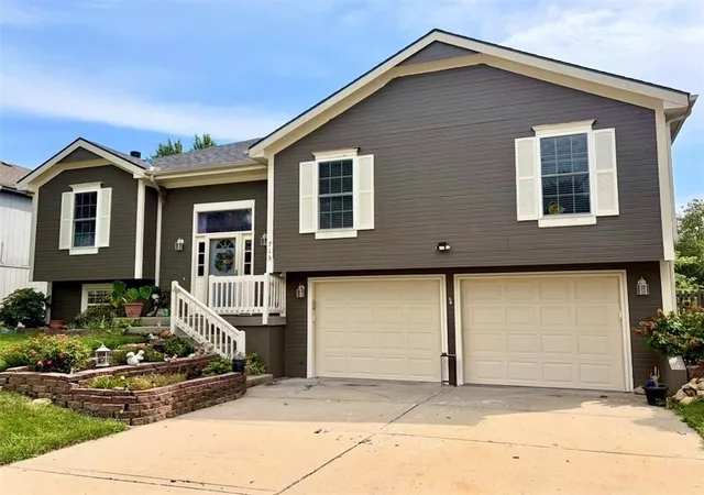 2nd image of 715 Ne 107th Ter, Kansas City, MO 64155 | MLS# 2638072