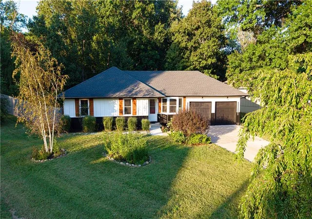 Single family home for sale at 2 E 127Th Ter, Kansas City, MO 64145 | MLS# 2638078
