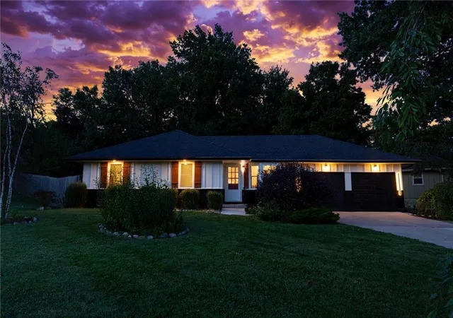 Photo 2 of Single family home for sale at 2 E 127Th Ter, Kansas City, MO 64145 | MLS# 2638078 | Listing updated on 2026-10-11
