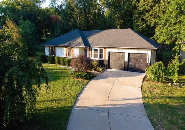 Photo 4 of Single family home for sale at 2 E 127Th Ter, Kansas City, MO 64145 | MLS# 2638078 | Listing updated on 2026-10-11
