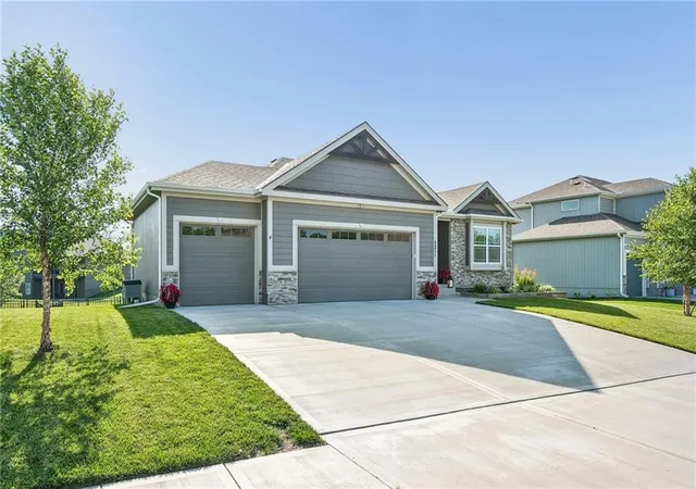 Photo 35 of Single family home for sale at 2211 Foxtail Dr, Kearney, MO 64060 | MLS# 2638079 | Listing updated on 2026-08-25