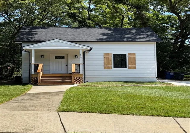 1st image of 412 Michigan St, Lawrence, KS 66044 | MLS# 2638080