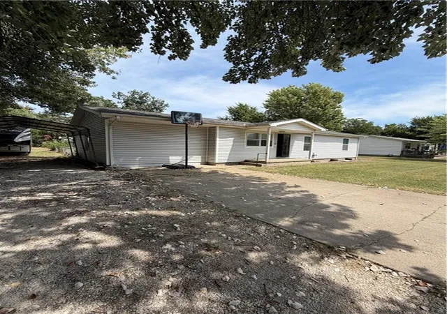 1st image of 1329 Elliott Ave, Parsons, KS 67357 | MLS# 2638081