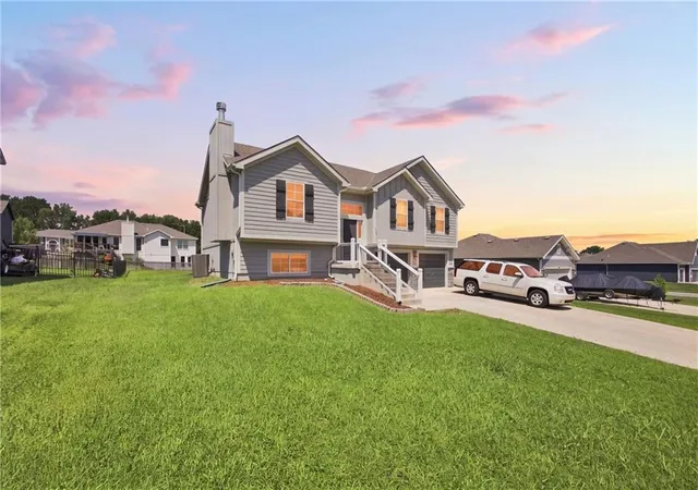 1st image of 20124 W 221st St, Spring Hill, KS 66083 | MLS# 2638083