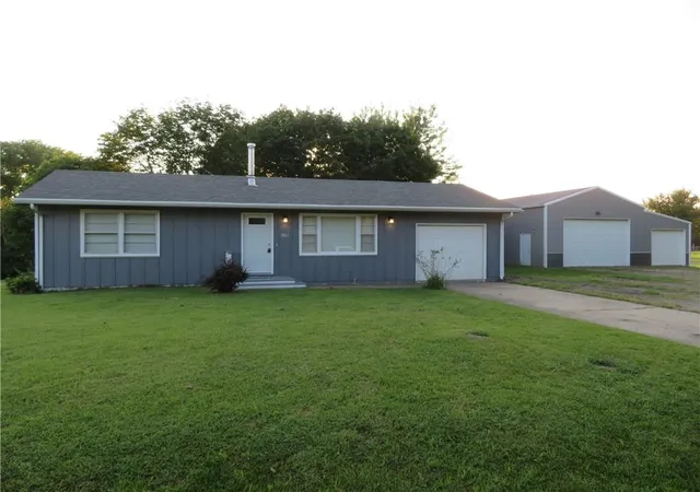 1st image of 8867 Hilltop Rd, Ozawkie, KS 66070 | MLS# 2638087