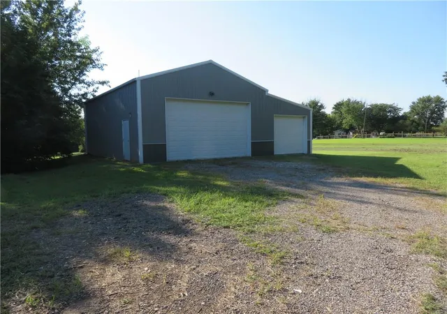 4th image of 8867 Hilltop Rd, Ozawkie, KS 66070 | MLS# 2638087