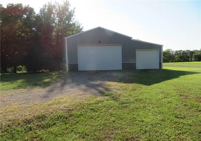 5th image of 8867 Hilltop Rd, Ozawkie, KS 66070 | MLS# 2638087