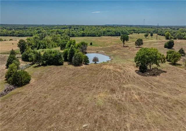 4th image of 3500 Rd, Coffeyville, KS 67337 | MLS# 2638092