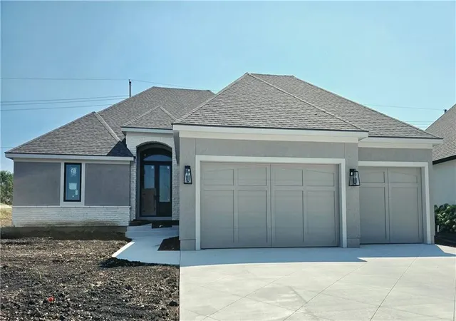 1st image of 10301 W 151 Pl, Overland Park, KS 66221 | MLS# 2638095